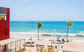 Farol Barra Flat. Vista Mar no Circuito do Carnaval . Em frente a praia.